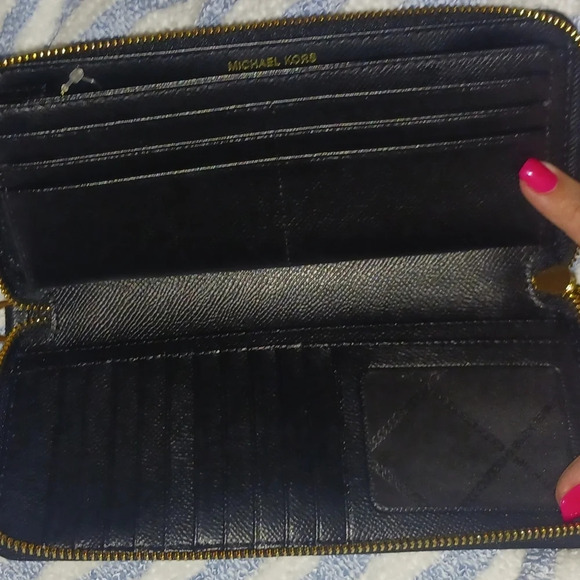 Michael Kors Jet Set Large Women's Wallet - Picture 2 of 4